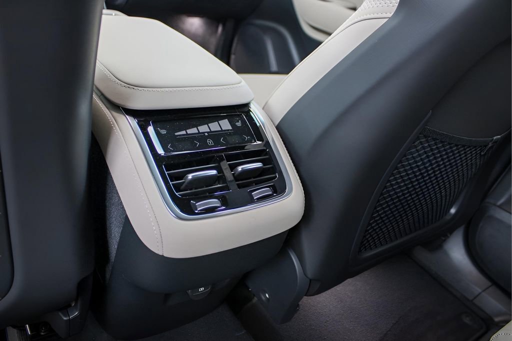 New 2026 Volvo XC90 B5 Core w/ Protection Package Premier image 20