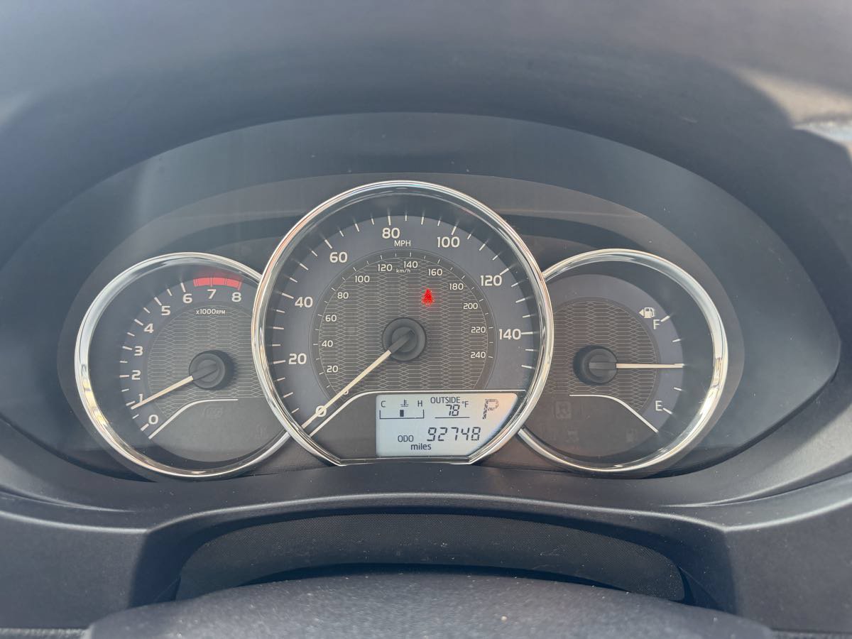 Used 2014 Toyota Corolla LE FWD image 23