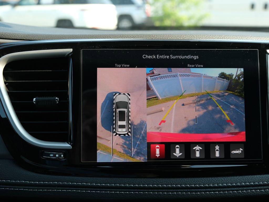 New 2027 Chrysler Pacifica Select FWD image 21