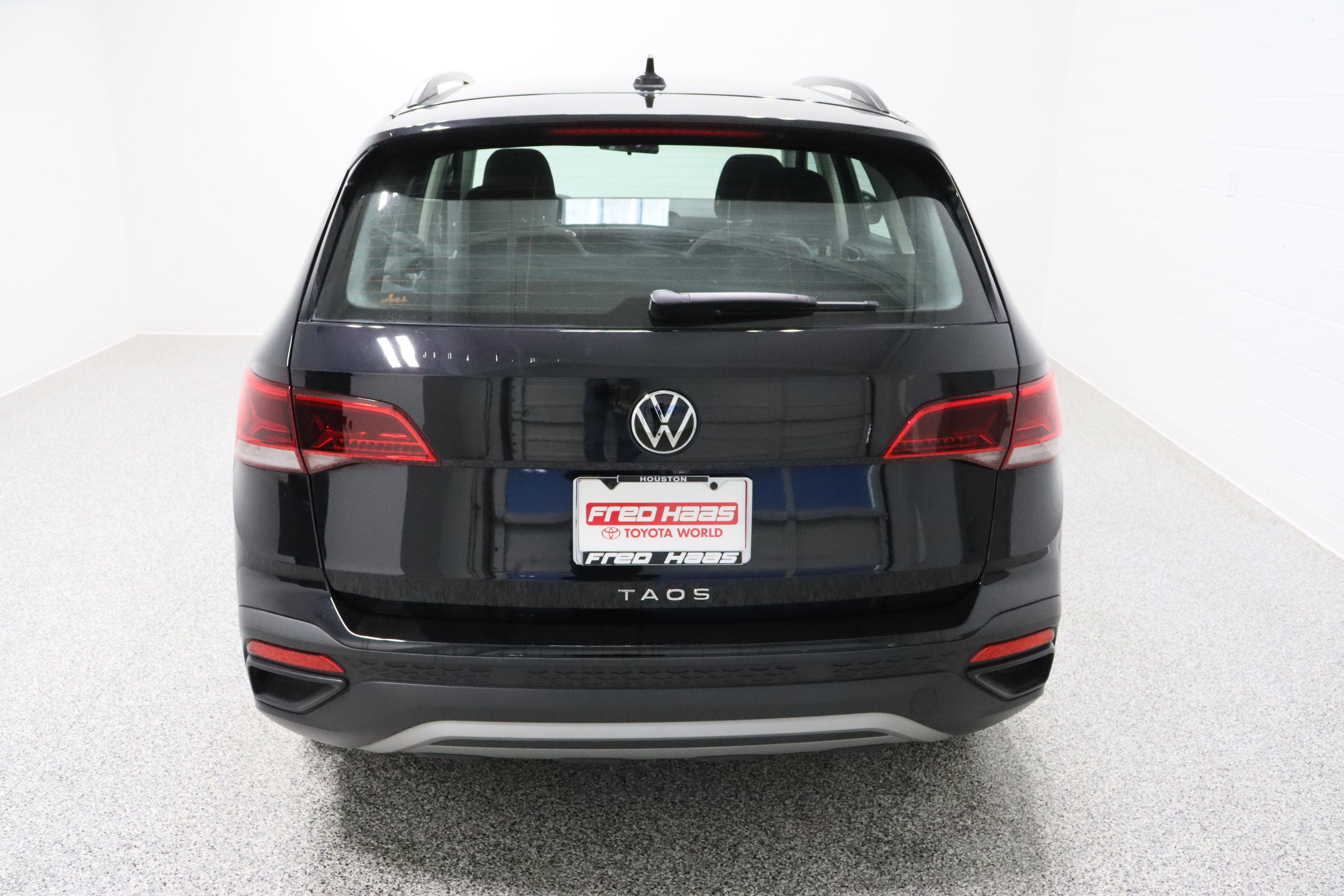 Used 2022 Volkswagen Taos S image 8