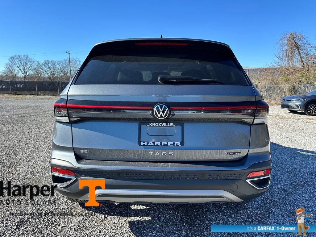 Used 2025 Volkswagen Taos SEL w/ Black Wheel Plus Package image 4