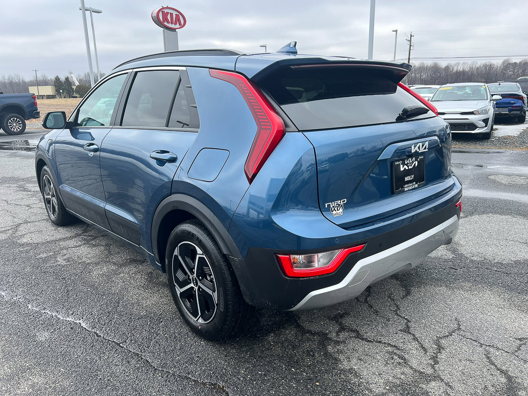 Used 2024 Kia Niro EX w/ EX Cold Weather Package image 3
