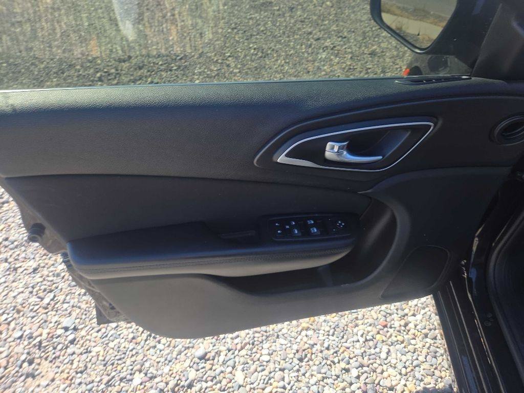 Used 2015 Chrysler 200 Limited w/ Convenience Group FWD image 9
