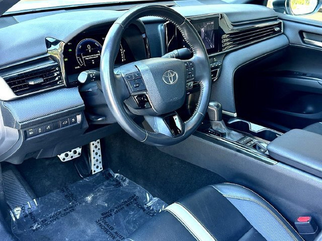Used 2025 Toyota Camry SE FWD image 13