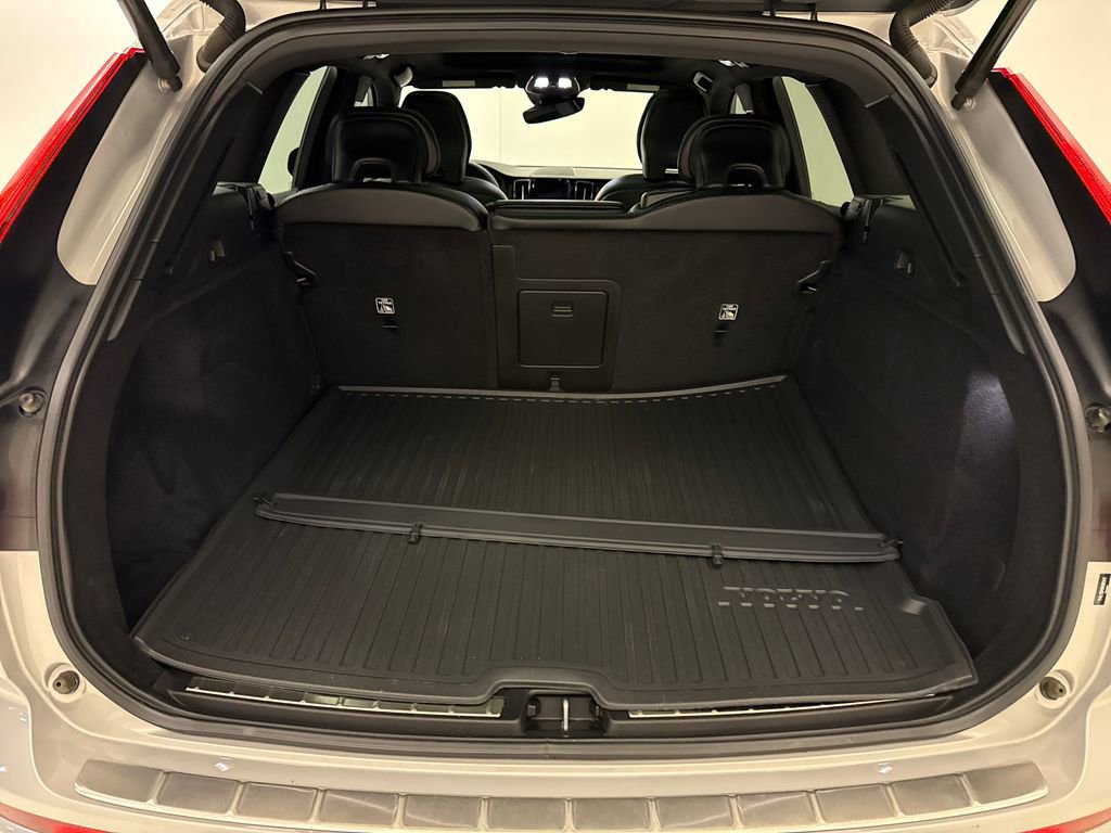 Used 2022 Volvo XC60 B5 R-Design w/ Protection Package Premier image 11