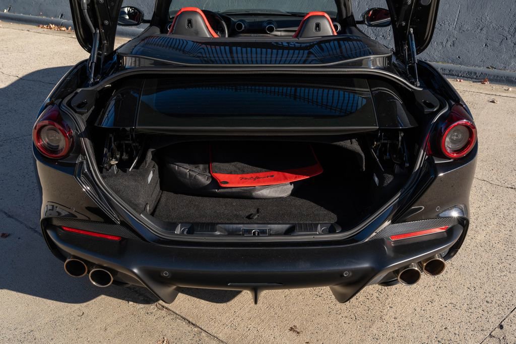 Certified 2022 Ferrari Portofino M image 19