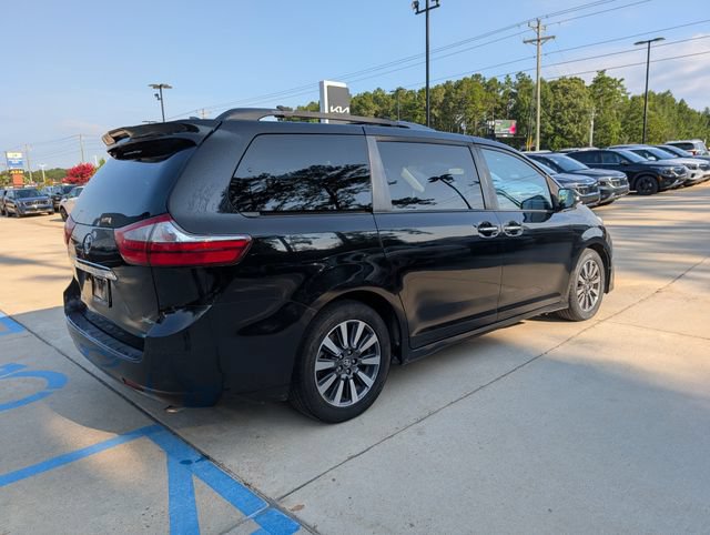 Used 2018 Toyota Sienna Limited Premium FWD image 3