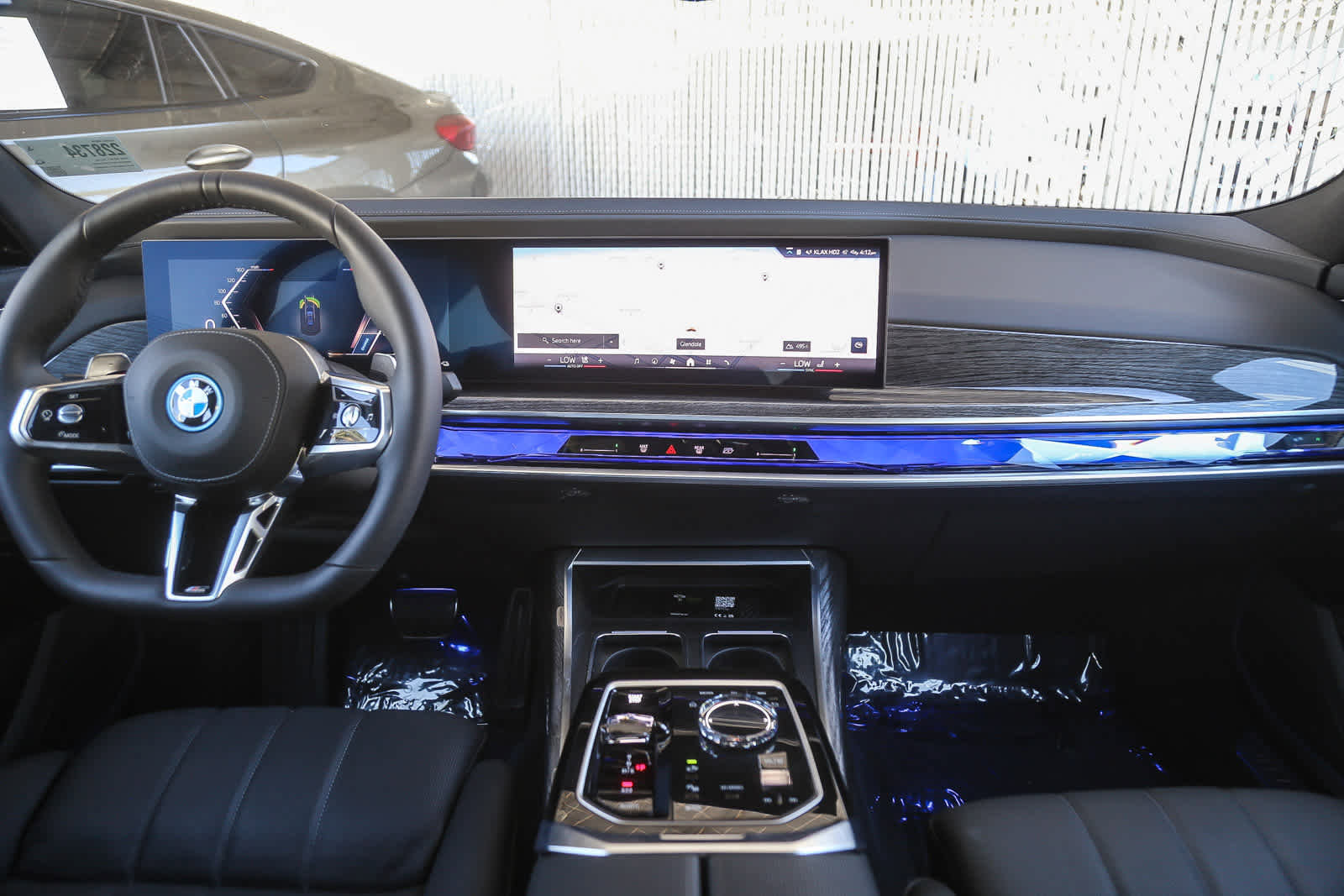 Used 2026 BMW 750e xDrive w/ Premium Package image 9