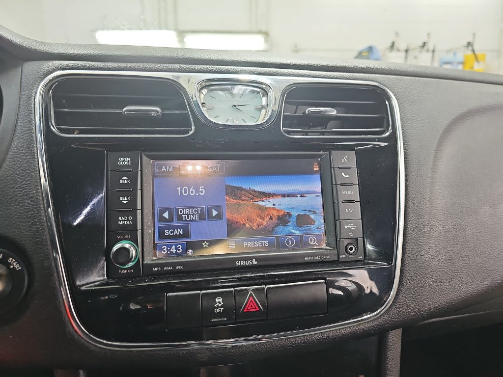 Used 2011 Chrysler 200 Touring FWD image 27