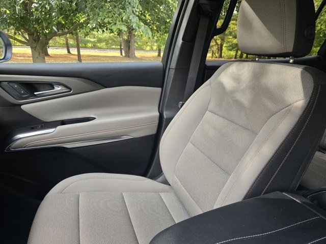 Used 2025 Chevrolet Traverse LT image 31