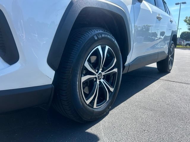 Used 2019 Toyota RAV4 LE FWD image 14