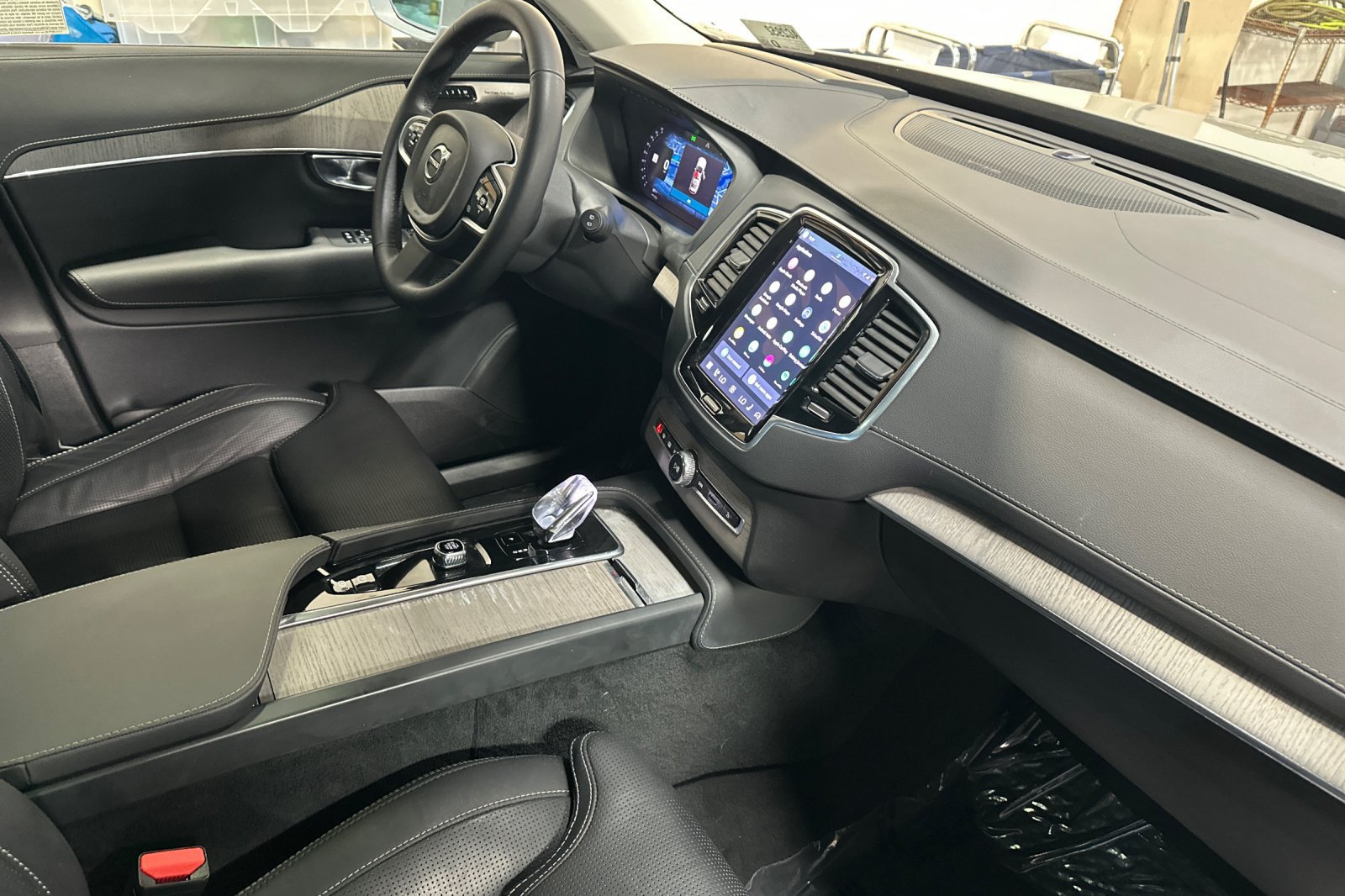 Certified 2025 Volvo XC90 T8 Ultra w/ Protection Package AWD/4WD image 19