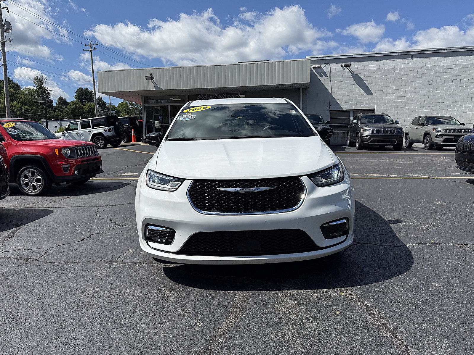 Certified 2026 Chrysler Pacifica Select FWD image 2