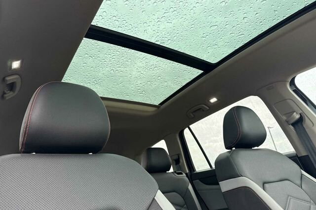 Used 2025 Volkswagen Atlas Peak Edition SE image 18