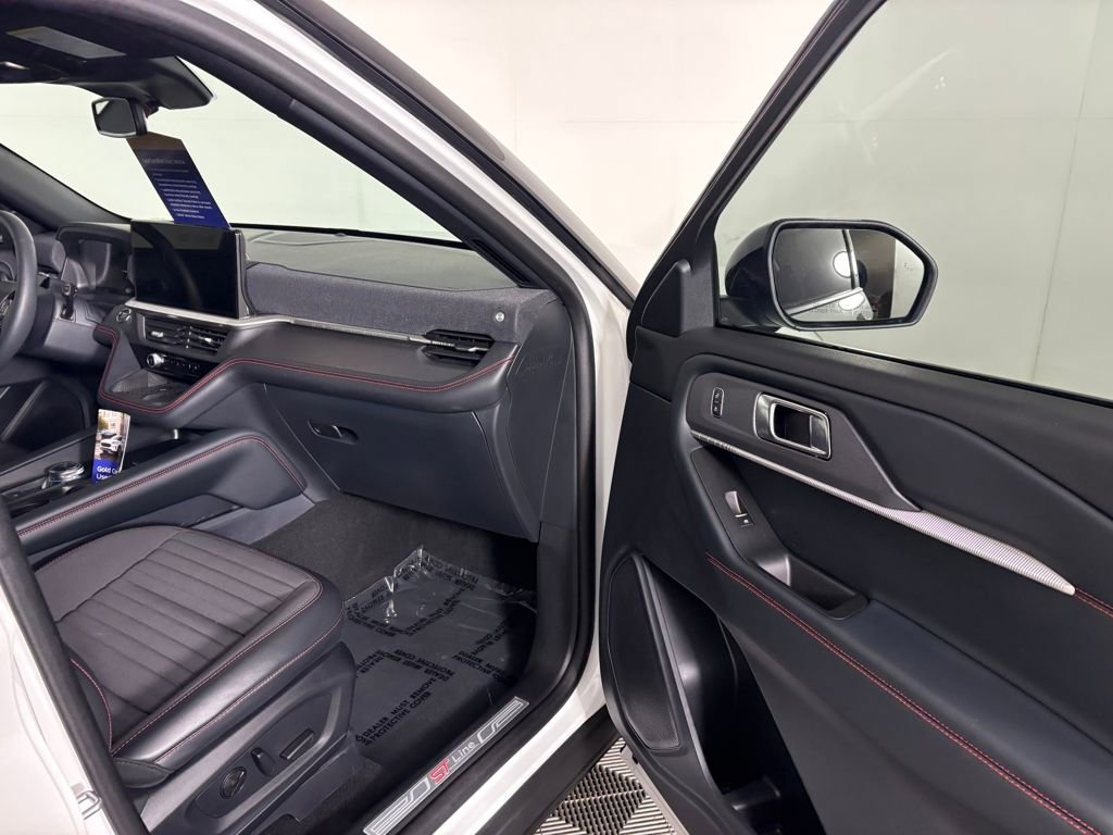 Certified 2025 Ford Explorer ST-Line w/ Premium Package image 39