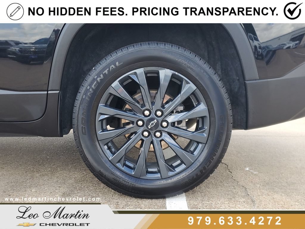 Used 2023 Chevrolet Traverse RS FWD image 9