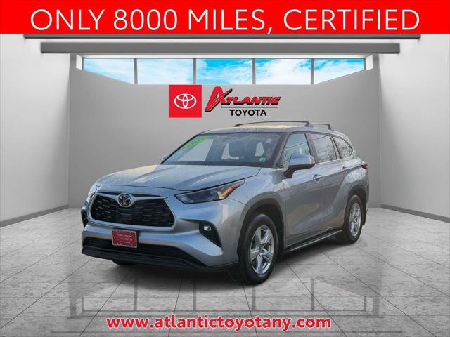 Used 2025 Toyota Highlander LE AWD/4WD image 2