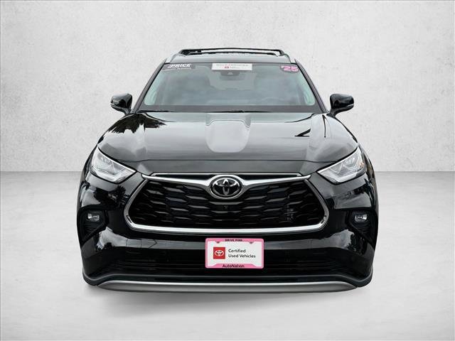 Certified 2025 Toyota Highlander Platinum image 2