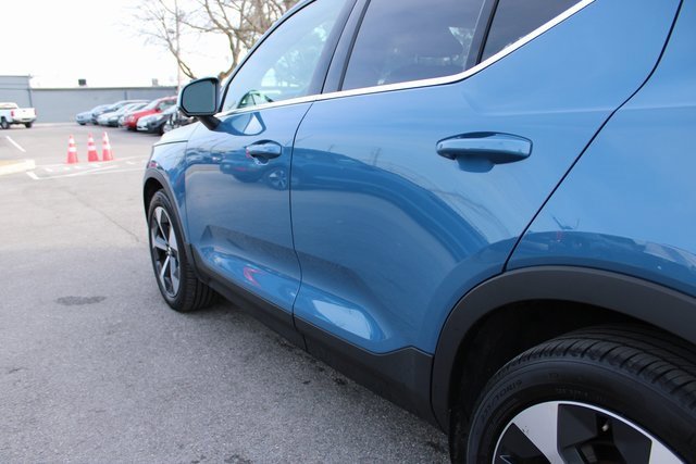 Used 2025 Volvo XC40 B5 Plus image 48