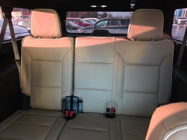 Used 2021 Chevrolet Suburban Premier w/ Premium Package image 25