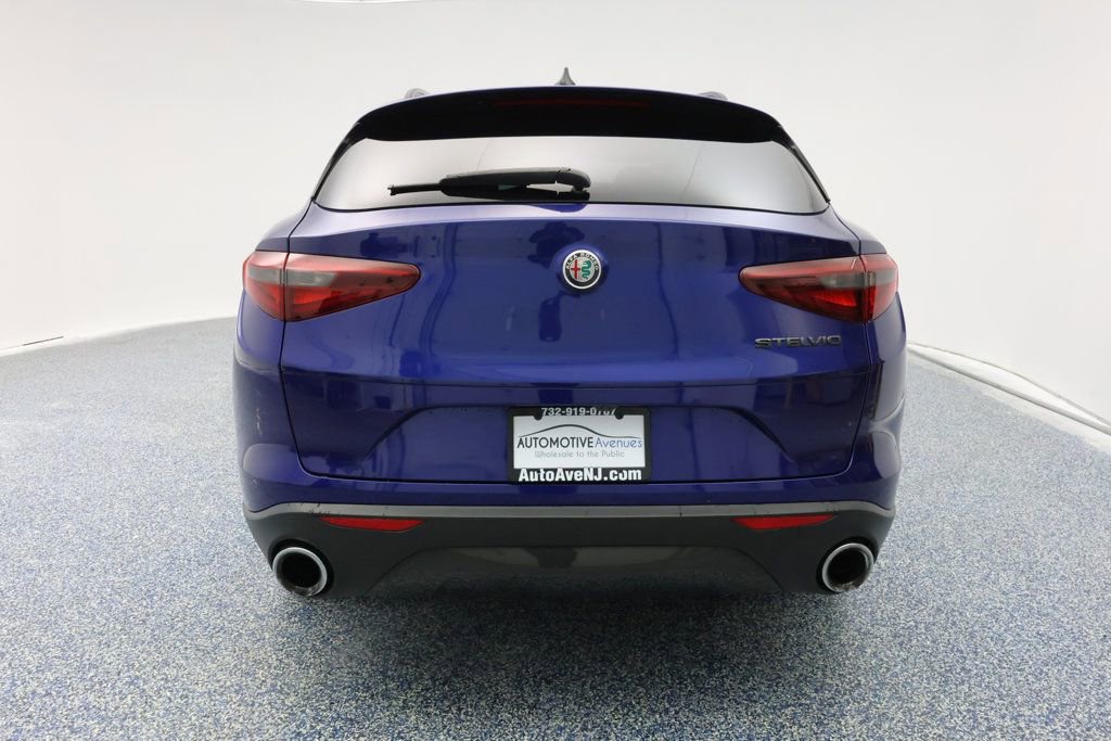 Used 2021 Alfa Romeo Stelvio Sprint w/ Nero Edizione image 4