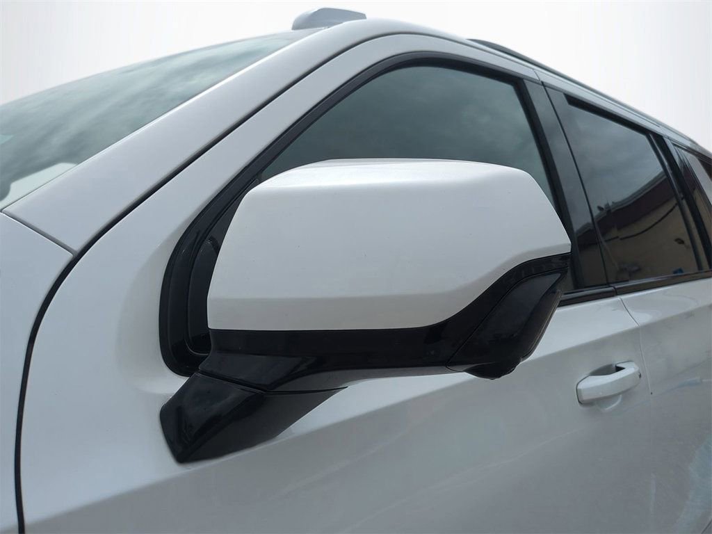 Used 2025 Chevrolet Suburban Z71 AWD/4WD image 12