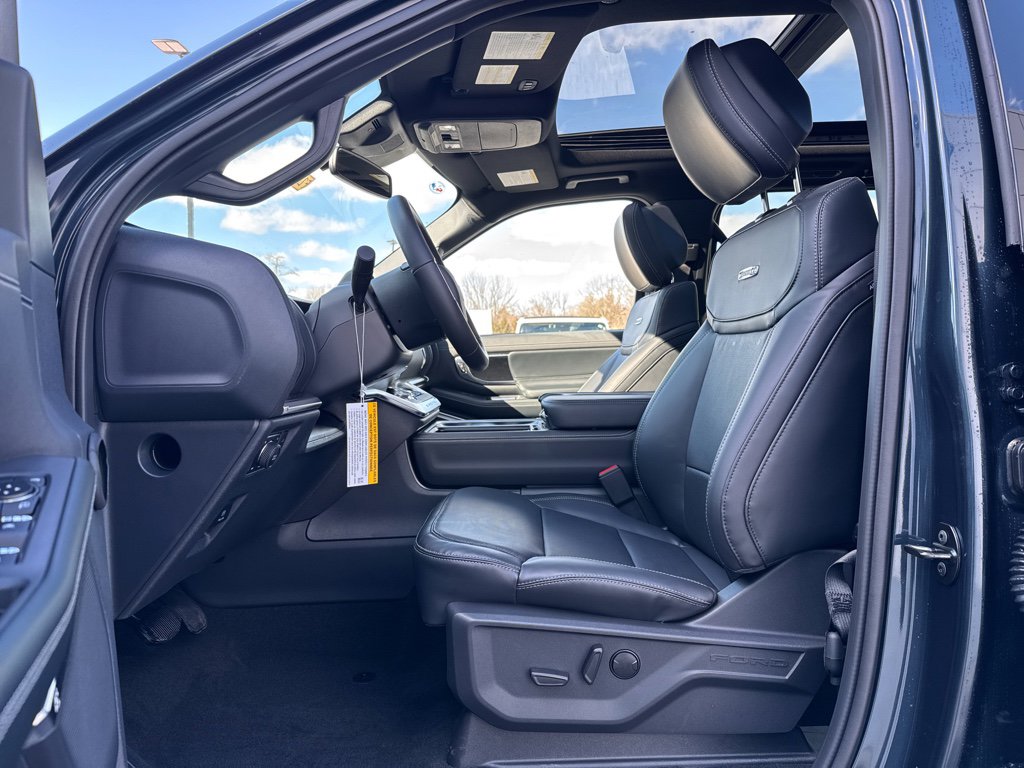 New 2026 Ford Expedition Platinum w/ Stealth Appearance Package AWD/4WD image 4