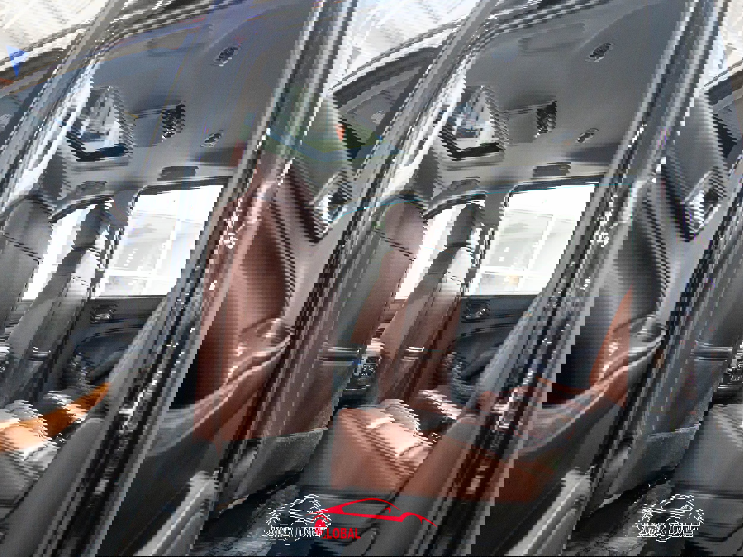 Used 2019 Chevrolet Suburban Premier w/ Premier Plus Edition image 22