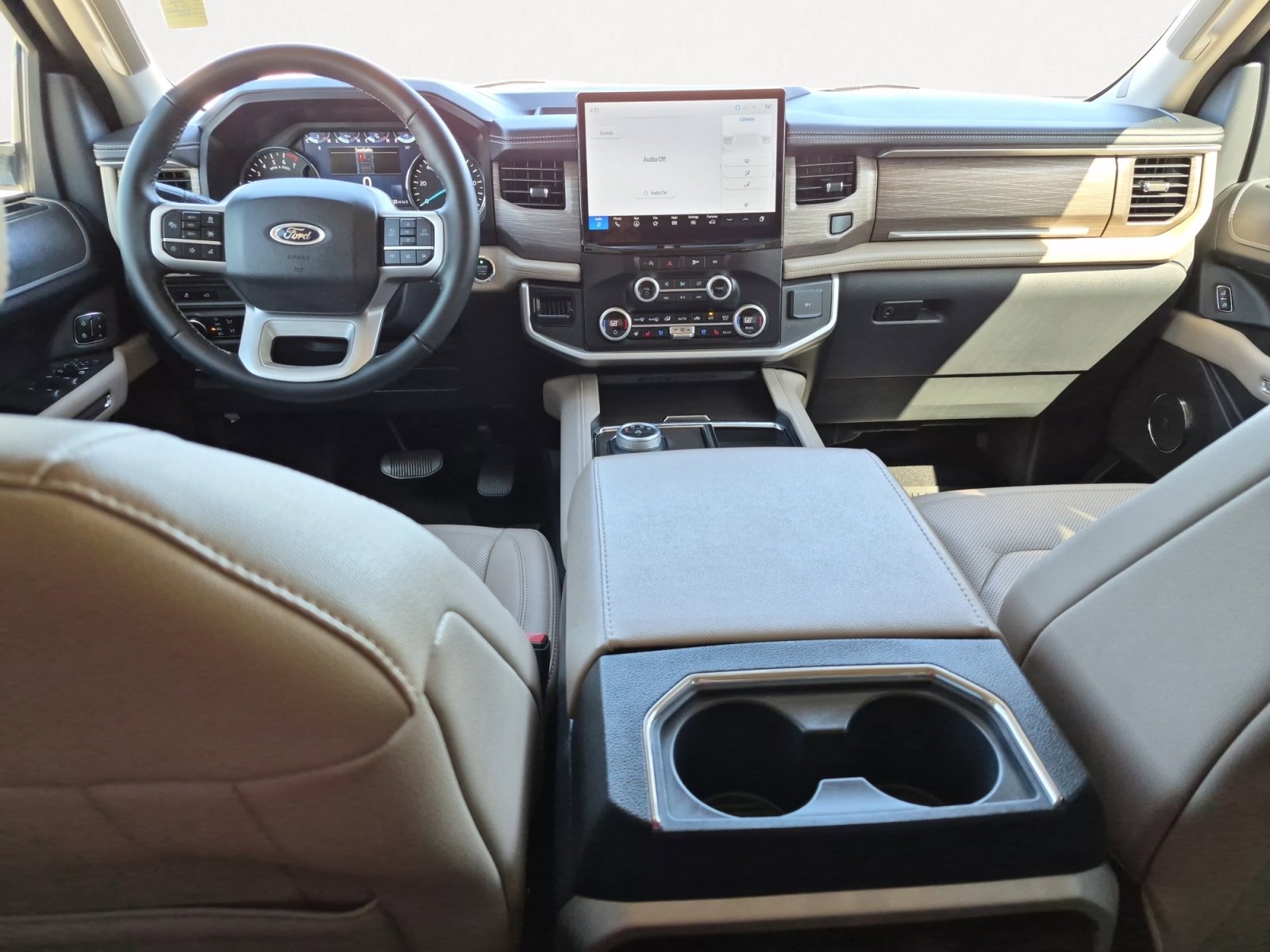 Used 2024 Ford Expedition Limited image 3