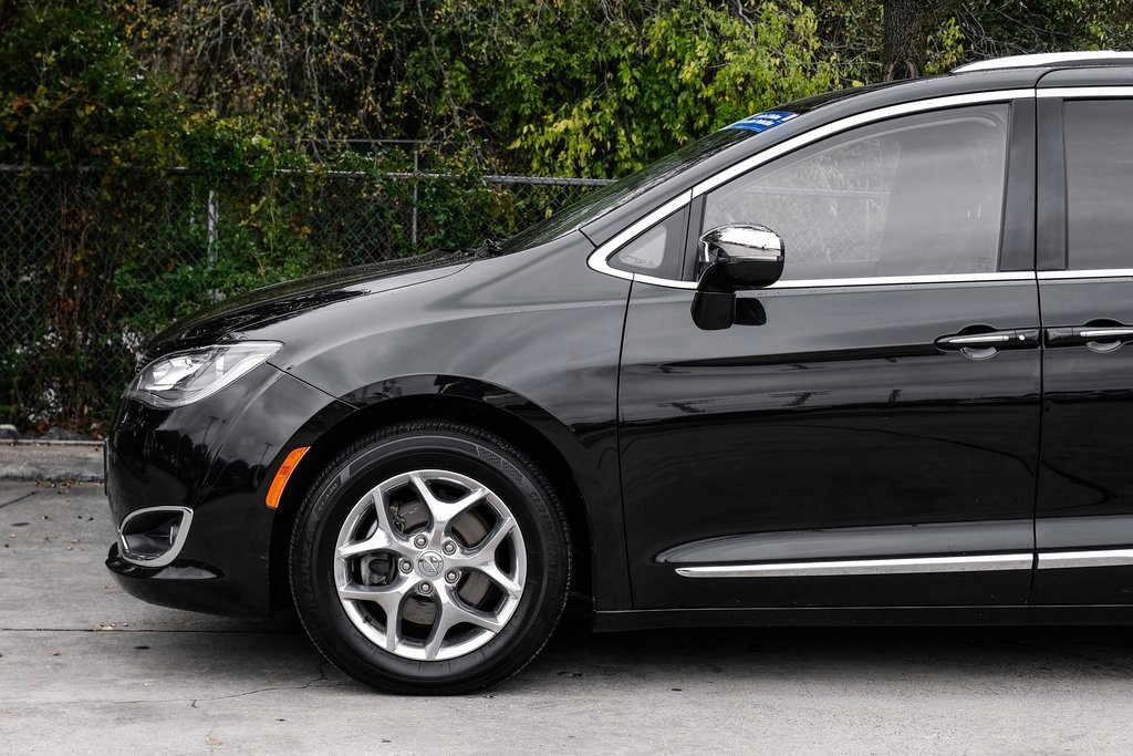Used 2018 Chrysler Pacifica Limited image 22