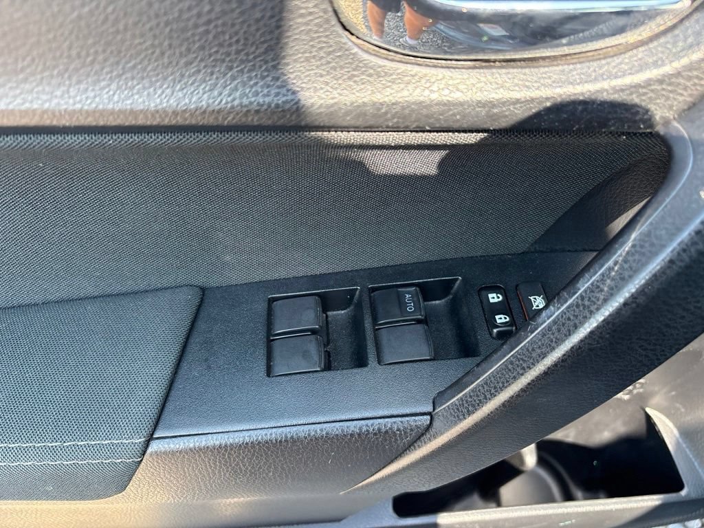 Used 2017 Toyota Corolla LE FWD image 14