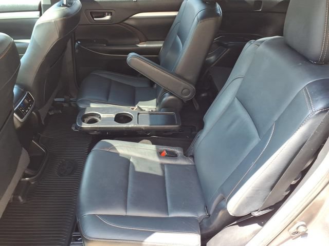 Used 2017 Toyota Highlander XLE w/ Protection Package #3 AWD/4WD image 13