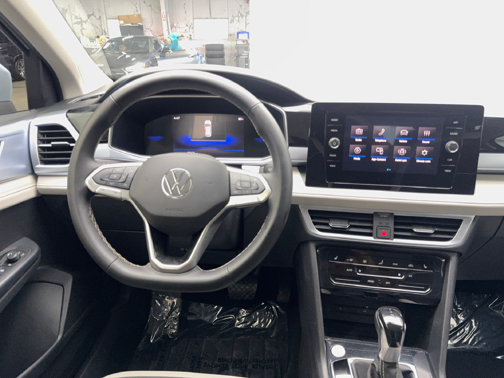 Used 2025 Volkswagen Taos SE FWD image 56