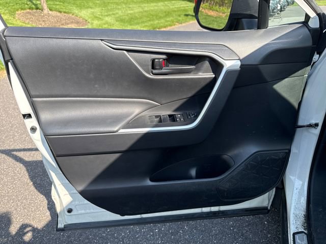 Used 2022 Toyota RAV4 LE AWD/4WD image 23