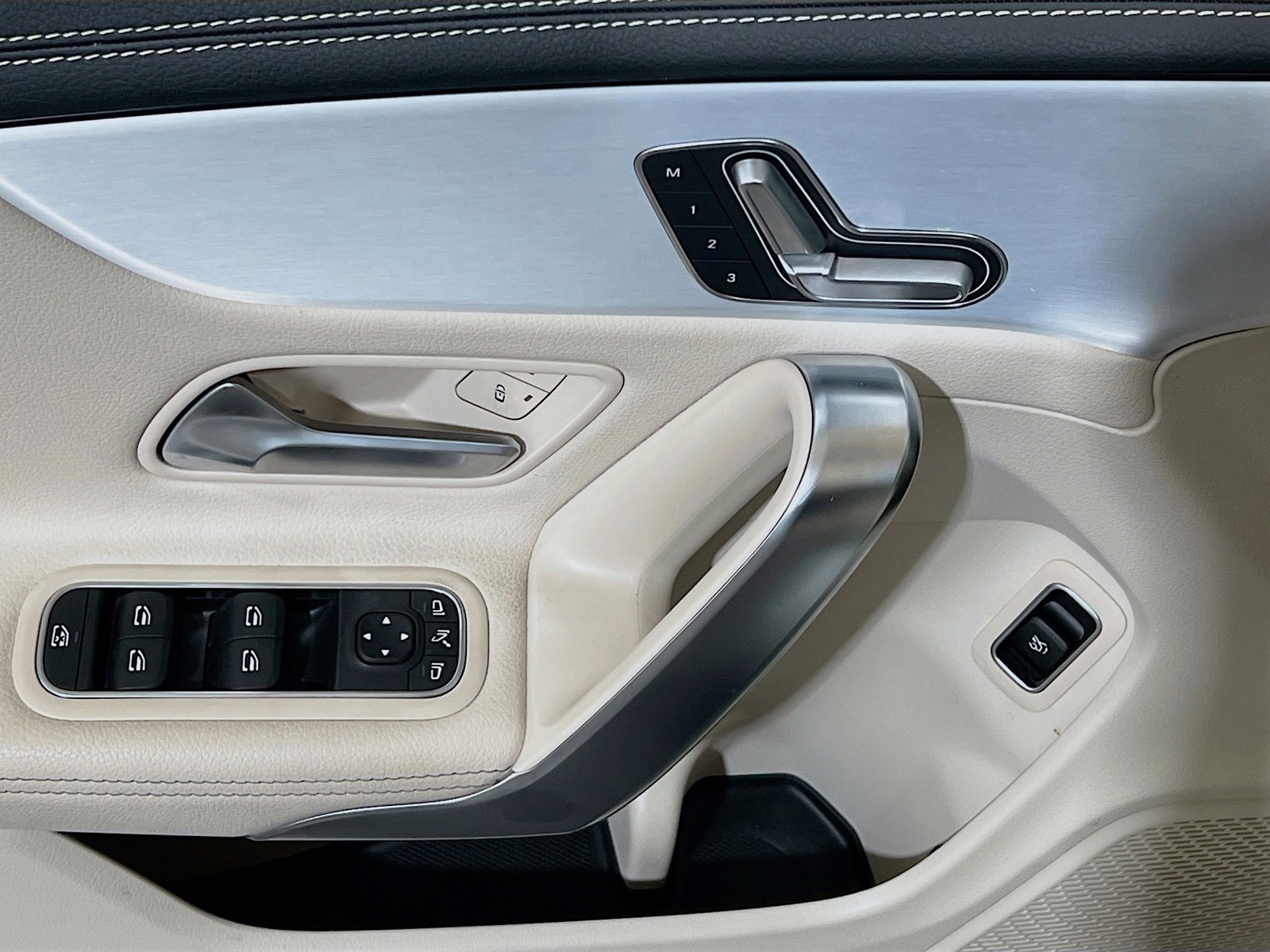 Used 2025 Mercedes-Benz CLA 250 image 13