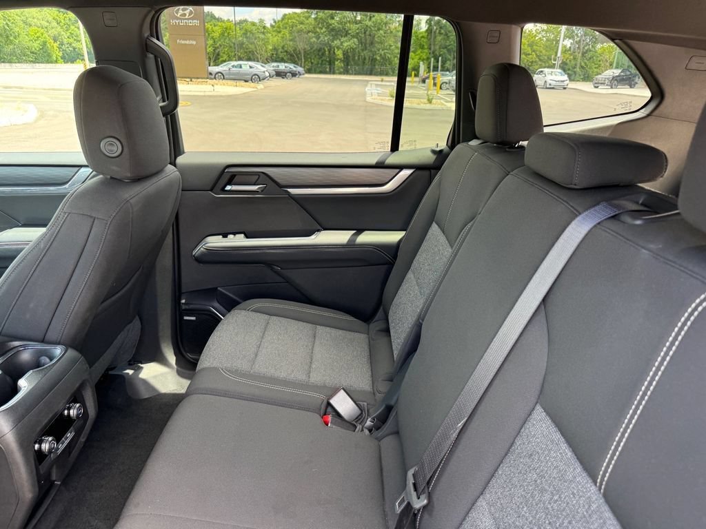 Used 2025 GMC Acadia Elevation AWD/4WD image 11