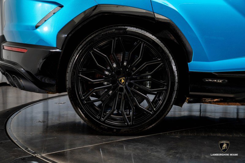 Used 2025 Lamborghini Urus SE image 16