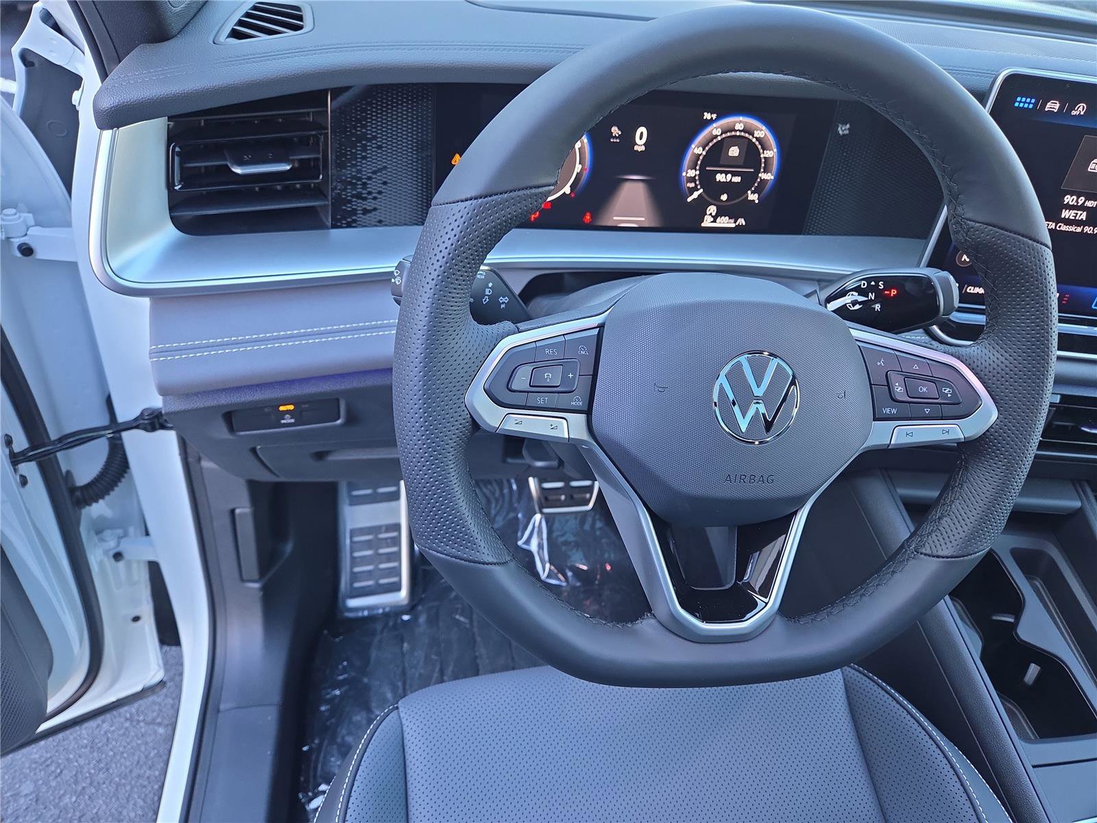 New 2025 Volkswagen Tiguan SE R-Line image 14