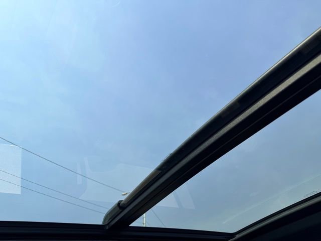 Used 2025 Chevrolet Suburban High Country image 31