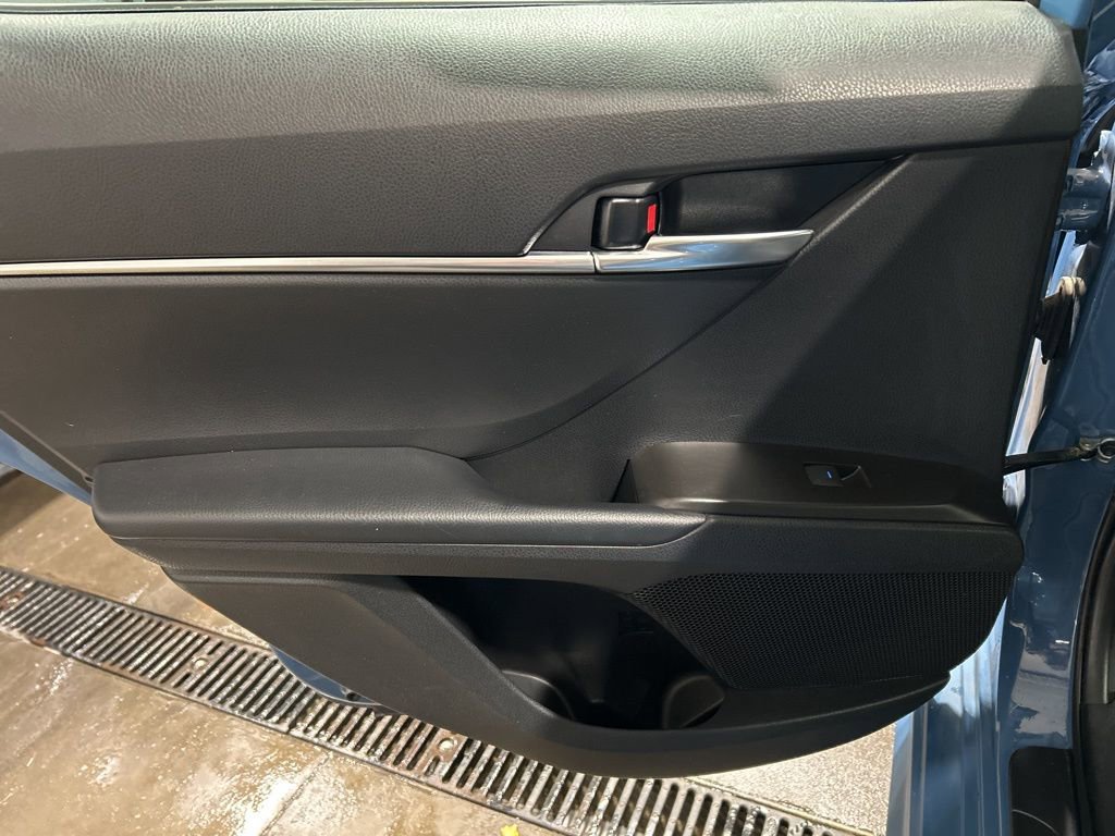 Used 2024 Toyota Camry SE image 33