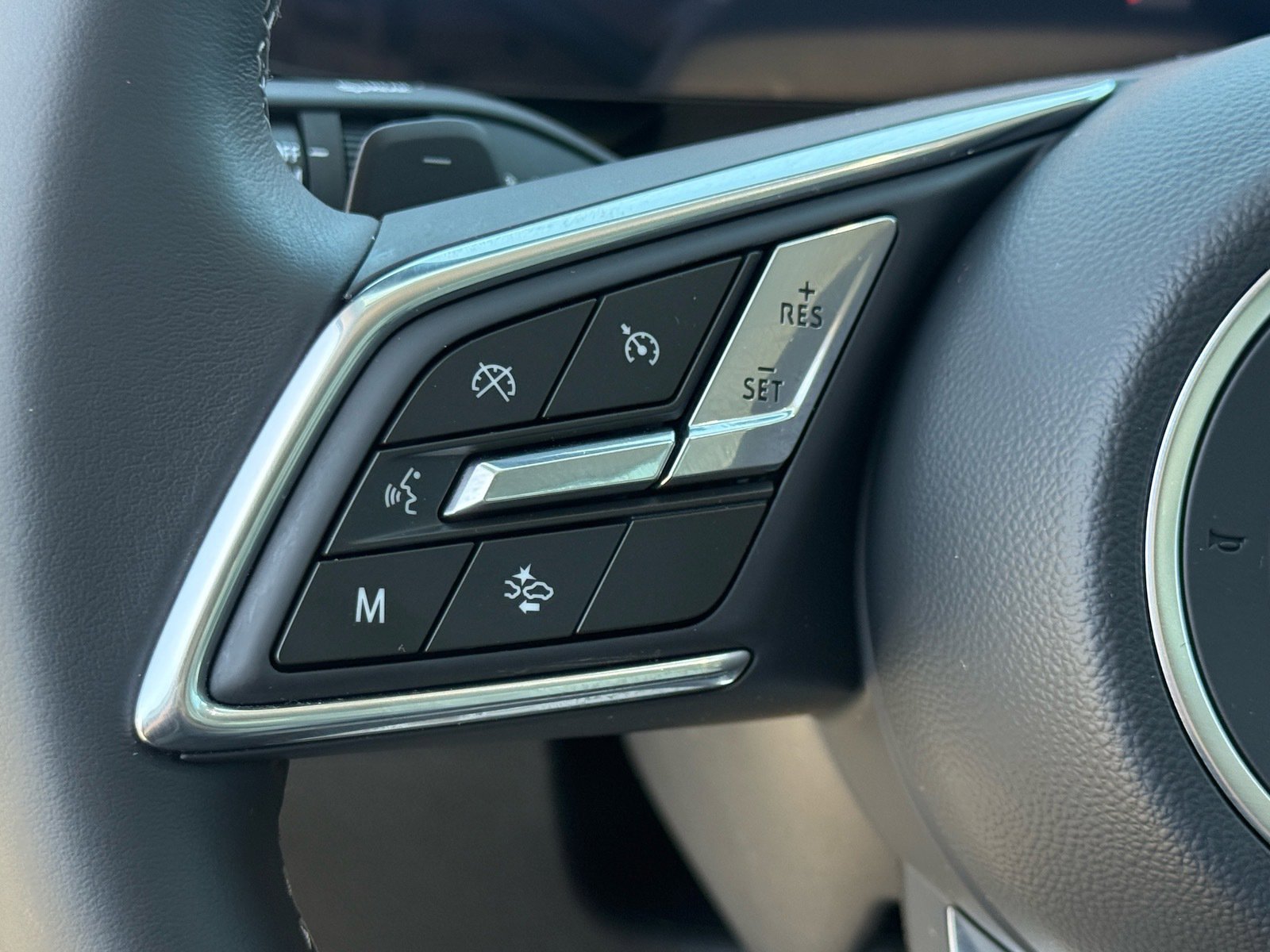 Used 2024 Buick Envision Avenir AWD/4WD image 14