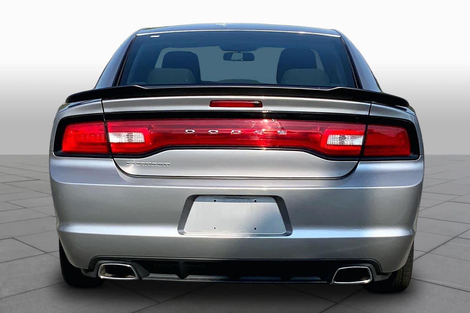 Used 2014 Dodge Charger SE RWD image 5