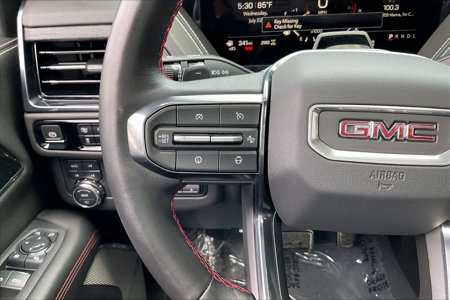 Used 2025 GMC Yukon AT4 Ultimate w/ LPO, Floor Liner Package AWD/4WD image 24