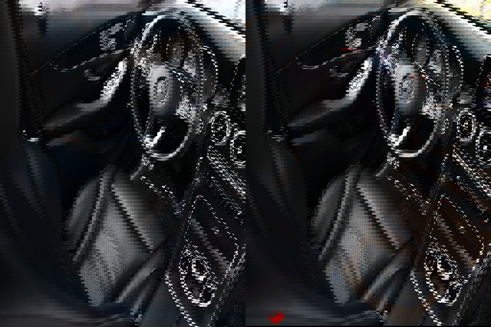 Used 2019 Mercedes-Benz GLC 300 w/ Premium Package image 24