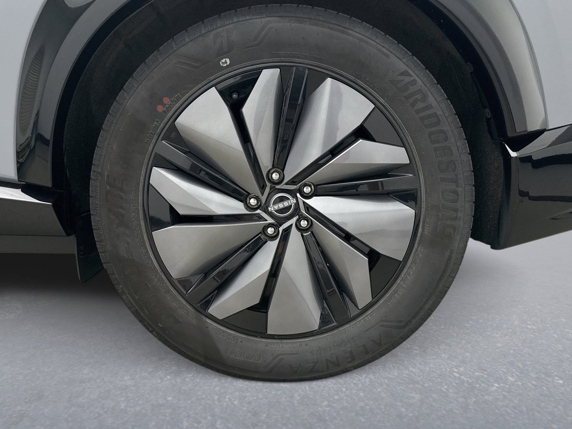 Used 2024 Nissan Ariya AWD image 22