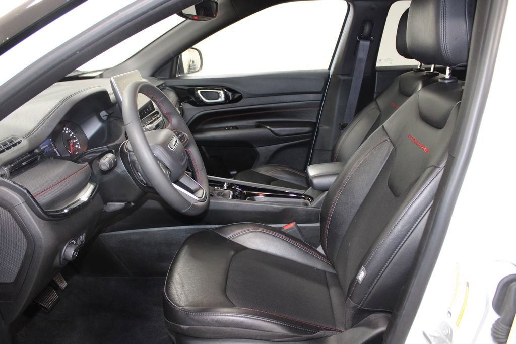 Used 2025 Jeep Compass Trailhawk image 19