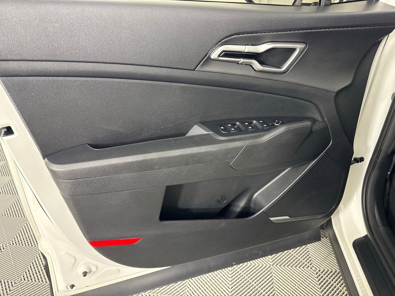 Used 2024 Kia Sportage LX image 10