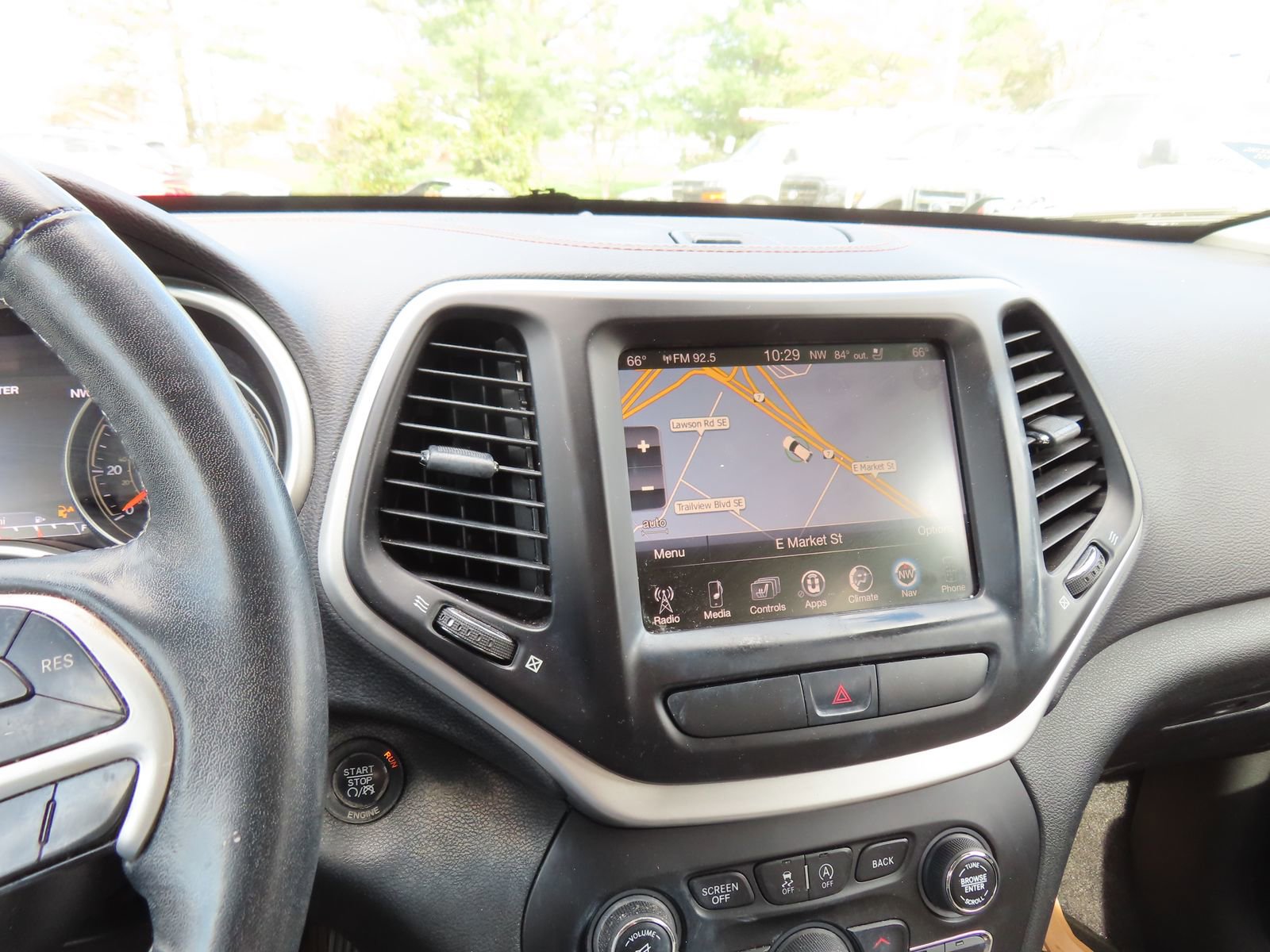 Used 2015 Jeep Cherokee Limited w/ Luxury Group image 18