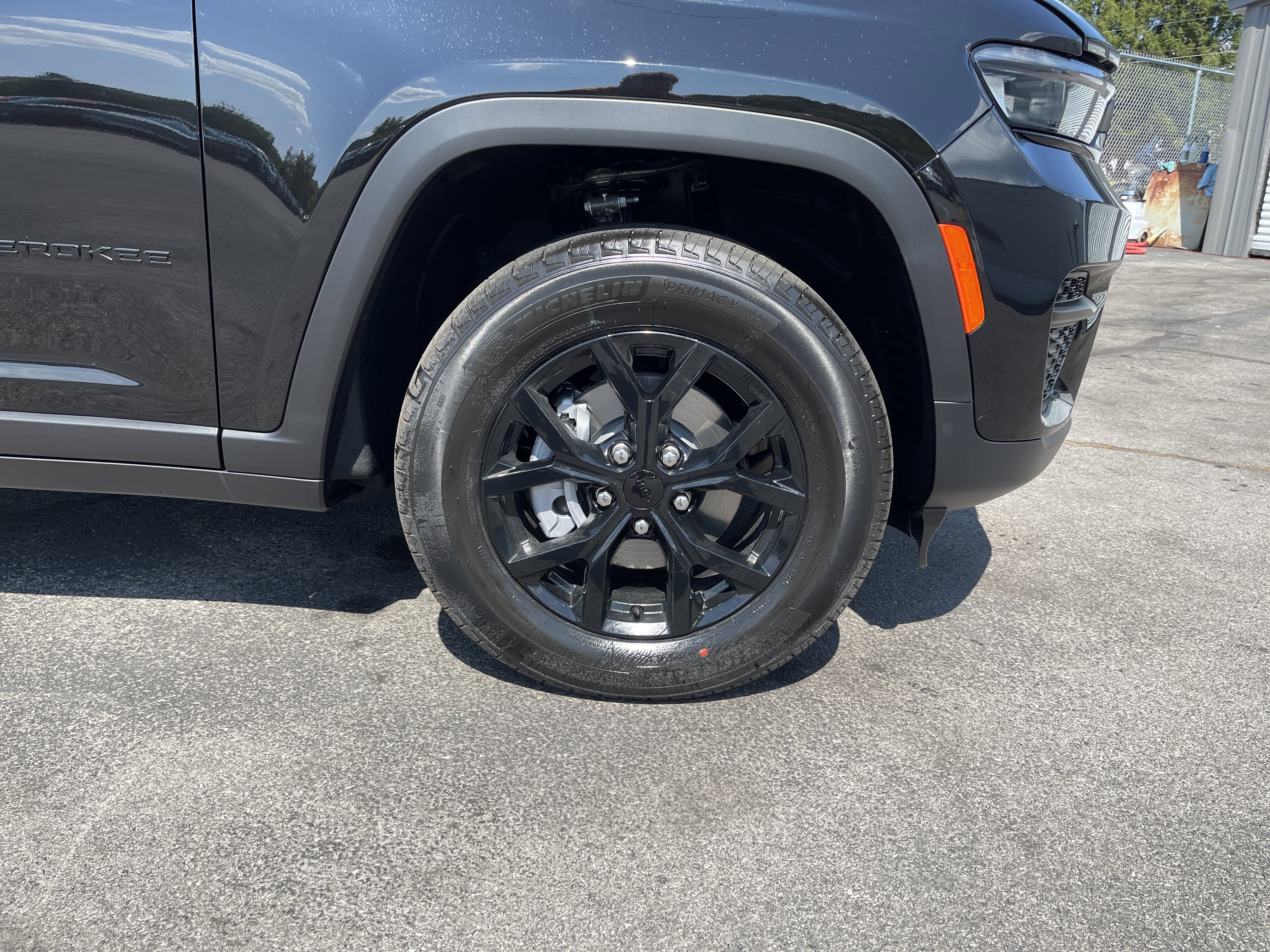 New 2025 Jeep Grand Cherokee Altitude image 8