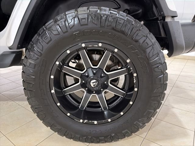 Used 2018 Jeep Wrangler Unlimited Sahara w/ Uconnect 4C Nav & Sound Group image 27